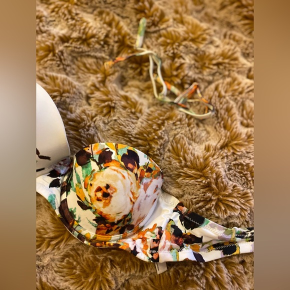 Like new Anthropologie floral print white bandeau bikini with detachable straps - Picture 5 of 6